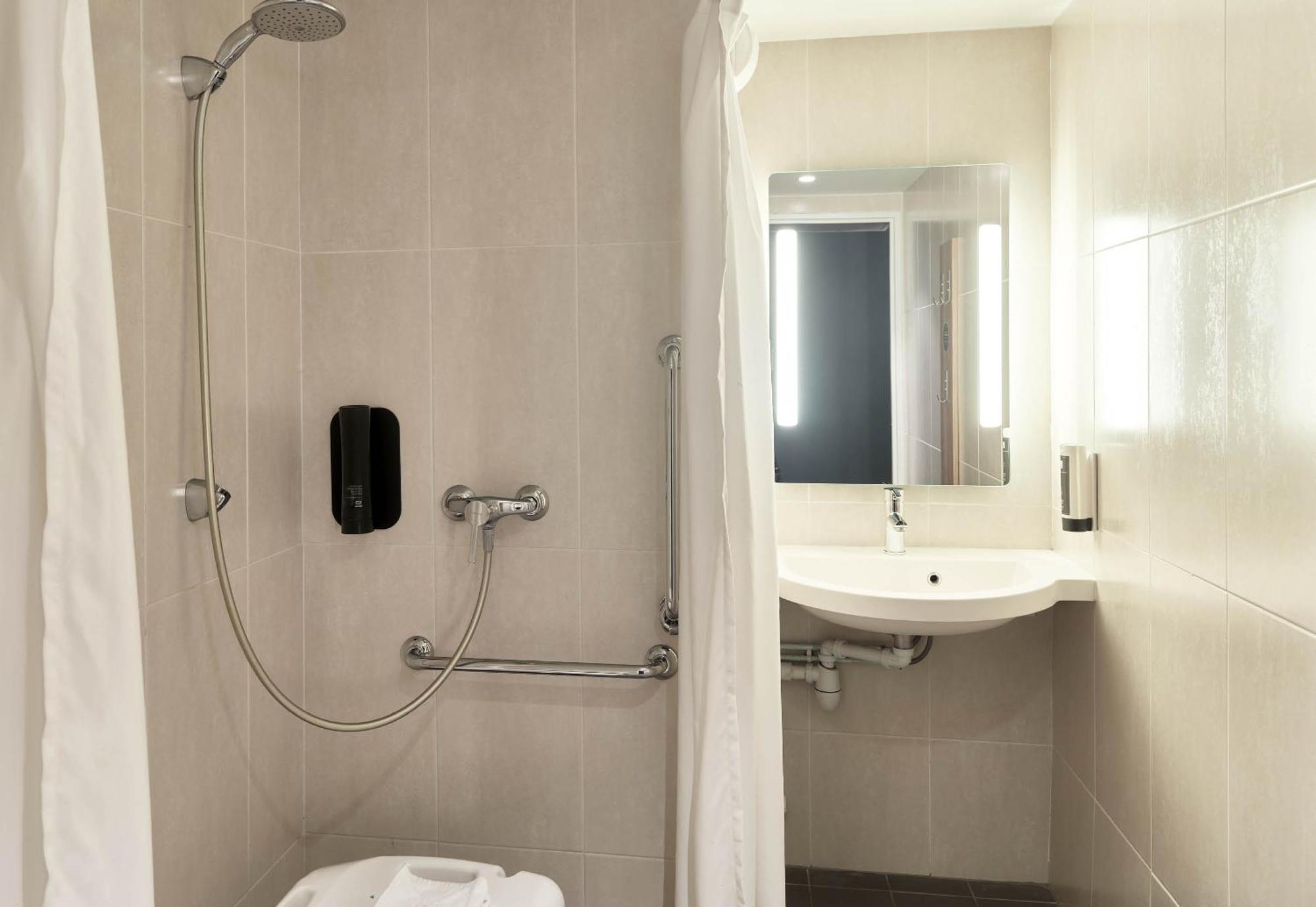 B&B Hotel Paris Sud Chatenay Malabry Buitenkant foto